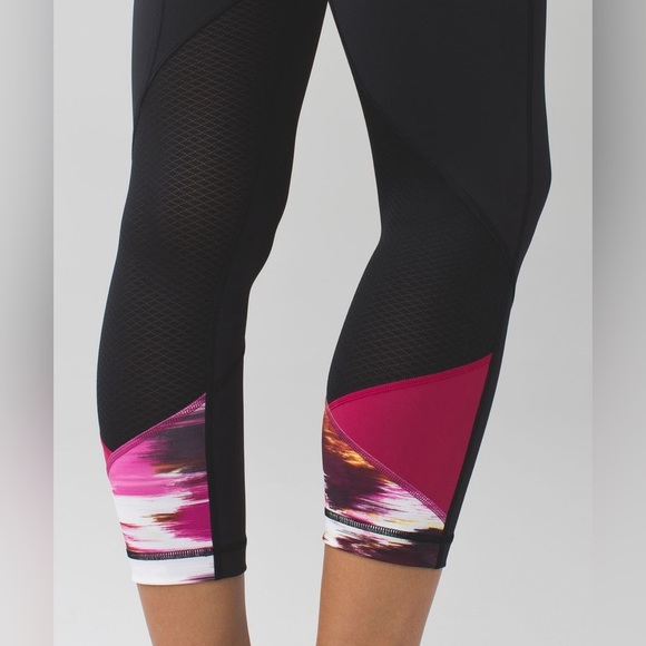 Lululemon Leggings Women's Size 8 US Black Red Pink Pace Rival Crop Luxtreme - Picture 10 of 13